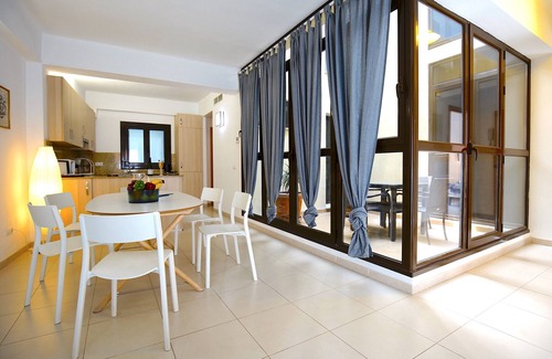 La Llotja-Born Apartment | Apartment with interior patio in the old town.