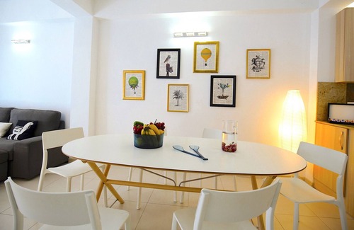 La Llotja-Born Apartment | Apartment with interior patio in the old town.