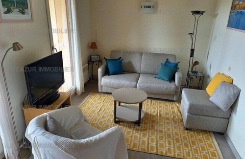 Sanary-sur-Mer Apartment | Apartment with terrace duplex near beach for 4. wifi.