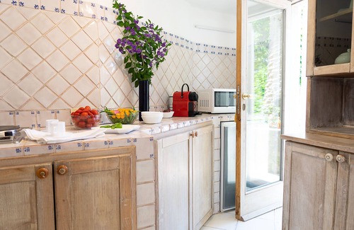 Capri House | Apartment with terrace and garden in the center