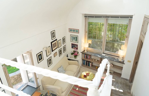 Capri House | Apartment with terrace and garden in the center