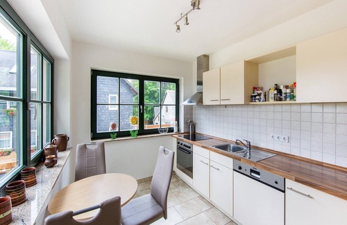 Friedrichshoehe House | Apartment with terrace and garden