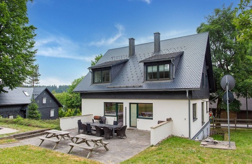 Friedrichshoehe House | Apartment with terrace and garden