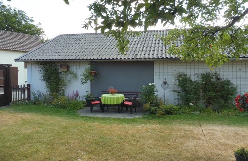 Pracht Apartment | Apartment with terrace and pool in the garden