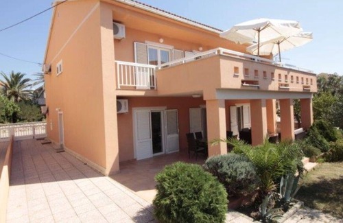Zrce Apartment | Apartment with Terrace in City Center