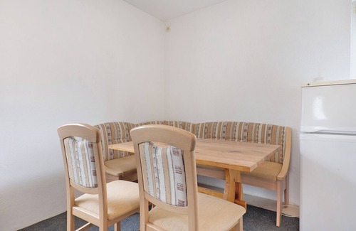 Miltenberg Apartment | Apartment 'Yellow A' with Wi-Fi