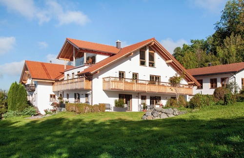 Dietmannsried Apartment | Apartment 'Zugspitze' with Mountain View, Shared Terrace and Wi-Fi