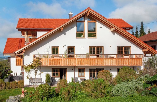Dietmannsried Apartment | Apartment 'Zugspitze' with Mountain View, Shared Terrace and Wi-Fi