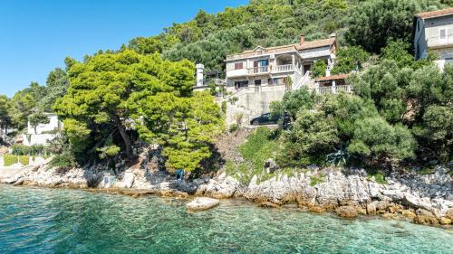Ubli Apartment | Apartments by the sea Ubli, Lastovo - 16599