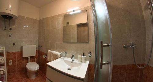 Lovrecica Apartment | Apartments Goltes