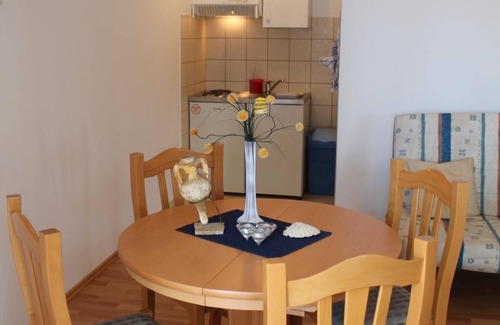 Lozica Apartment | Apartments Lozica - Comfort Studio Apartment with Terrace and Sea View