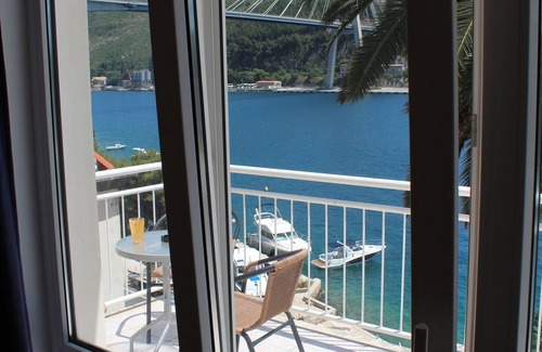 Lozica Apartment | Apartments Lozica - Studio Apartment with Terrace and Sea View