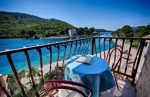 Pasadur Apartment | Apartments Malo Lago - One-Bedroom Apartment with Balcony and Sea View - Attic (Apartment 3)