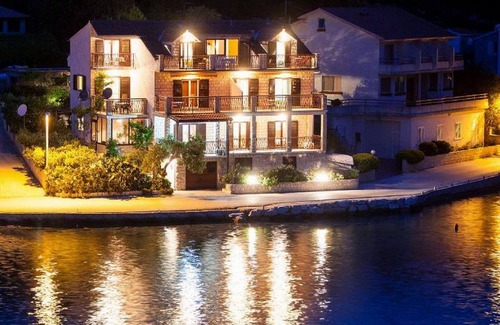 Pasadur Apartment | Apartments Malo Lago - One-Bedroom Apartment with Balcony and Sea View - Attic (Apartment 3)
