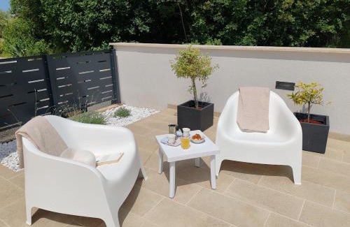 Lovrecica Apartment | Apartments Oleander Lovrečica-residence with pool