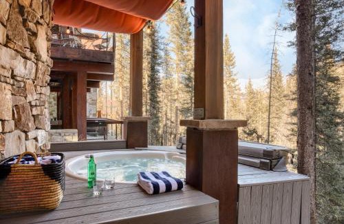 Mountain Village House | Apex by AvantStay Cozy Expansive Mountain Home Close to the Slopes w Hot Tub