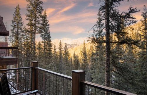 Mountain Village House | Apex by AvantStay Cozy Expansive Mountain Home Close to the Slopes w Hot Tub