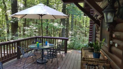 Ellijay House | Appalachian Cabin- Trout Stream Firepit Hot Tub