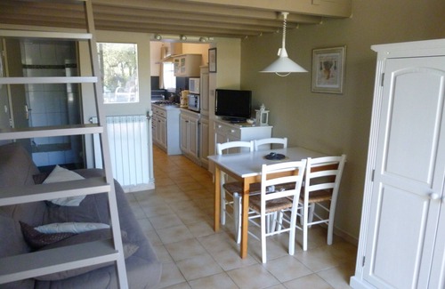 Alleins Apartment | Appart. 2 Pers. Le Calme au Coeur des Oliviers