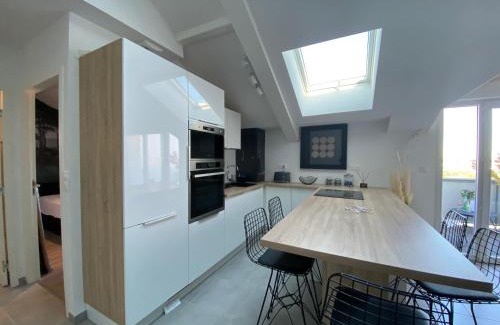 Fleurieux-sur-l'Arbresle Apartment | Appart & Fleurinoise balcon ascenseur climatisation