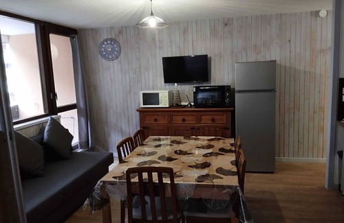 Besse-et-Saint-Anastaise Apartment | Appart F2 36m2 4-6 Pers, 2 Etoiles Pied des Pistes