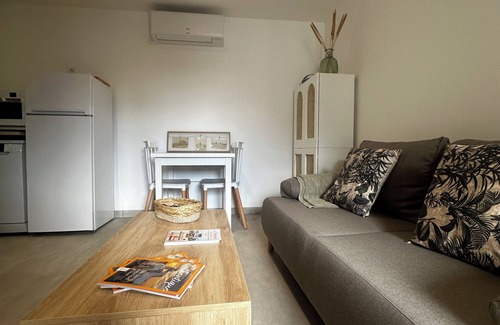 Saintes-Maries-de-la-Mer Apartment | Appartement Dans le Village, à 5 Minutes de la mer Avec Place de Parking Privée