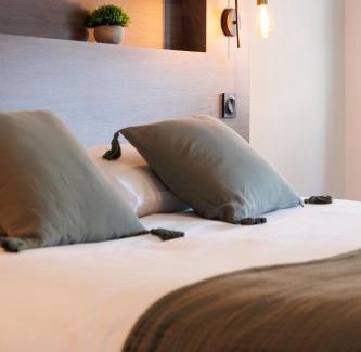 Saint-Junien Apartment | Appart'hôtel Le Corot - Accès Autonome - Saint-Junien Centre