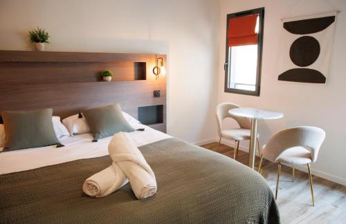 Saint-Junien Apartment | Appart'hôtel Le Corot - Accès Autonome - Saint-Junien Centre