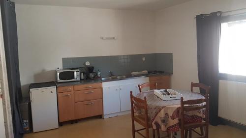 Chateau-Gontier Apartment | Appart simple entier 1 ch à ch-gontier 1er ou 2eme étage