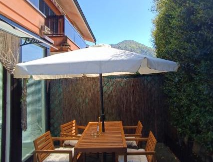 Porlezza Apartment | Appartamento IL GELSOMINO con giardino e piscina