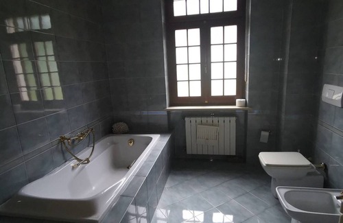 Cavoretto Apartment | Appartamento In Casa Collinare Panoramica