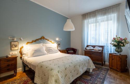 Marina District Apartment | Appartamento luminoso di design in centro