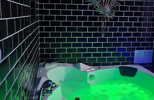 Verneuil-sur-Avre Apartment | Appartement jacuzzi Gold&Night