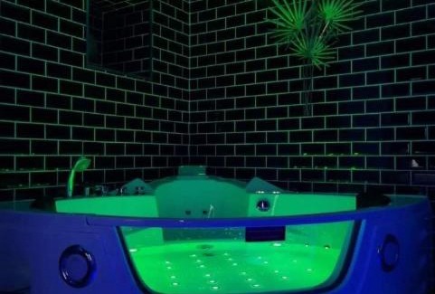 Verneuil-sur-Avre Apartment | Appartement jacuzzi Gold&Night