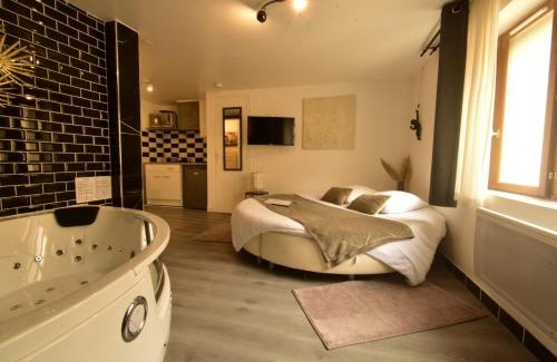 Verneuil-sur-Avre Apartment | Appartement jacuzzi Gold&Night