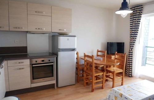 Etel Apartment | Appartement 2P. avec Vue Port, Tennis, Piscine Chauffée, Parking - À 600m de la Plage et Centre Nautique - FR-1-479-37