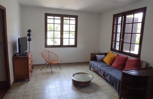 Saint-Jean-du-Pin Apartment | Appartement au fond du jardin