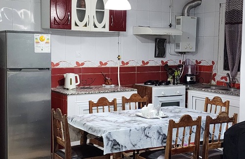Ain Benian House | Appartement chaleureux et convivial - À 5 minutes de la plage!