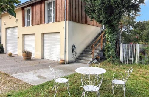 Le Pian-Medoc Apartment | Appartement confortable au cœur du Pian-Médoc avec jardin
