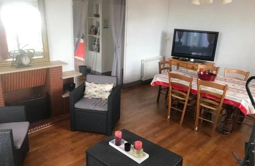 Objat Apartment | Appartement confortable avec jardin à Objat, 120 m²