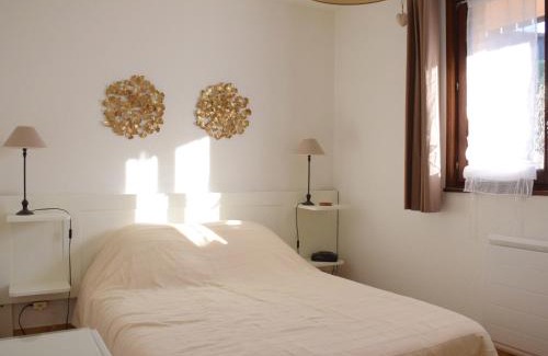 Evian-les-Bains Apartment | Appartement cosy au calme avec terrasse, parking, et internet à Évian - FR-1-498-15