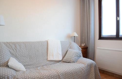 Evian-les-Bains Apartment | Appartement cosy au calme avec terrasse, parking, et internet à Évian - FR-1-498-15