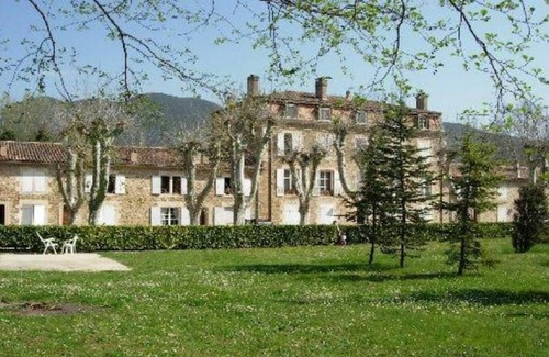 Rustrel Apartment | Appartement en Résidence, Pied des Ocres, Rustrel