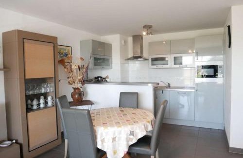 Etel Apartment | Appartement face mer à Étel avec terrasse, parking et WiFi - 42m², à deux pas de la plage - FR-1-479-68