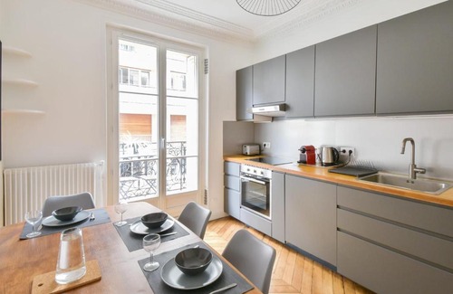 Ternes Apartment | Appartement Haussman et son balcon - Welkeys