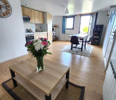 Pugny-Chatenod Apartment | Appartement indépendant dans maison au calme