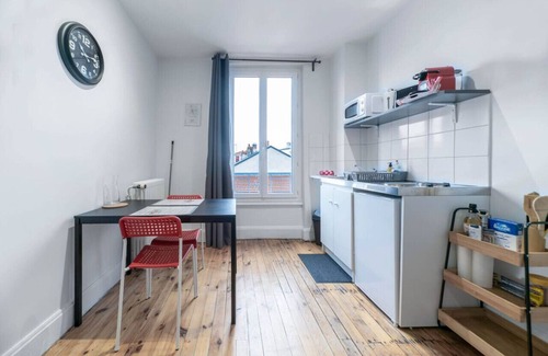 Cœur de Ville Apartment | Appartement Lumineux en Centre Ville Avec Parking