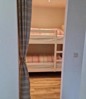 Autre Eglise House | Appartement lumineux et chaleureux avec piscine estivale