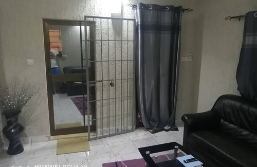 Lome Apartment | Appartement Luxueux à Deux pas de Colombe de la Paix:netflix,wifi, eau Chaude