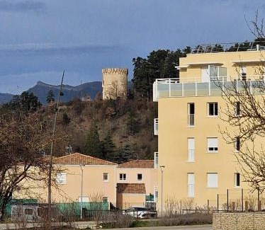 Die Apartment | Appartement neuf, avec vue montagnes.